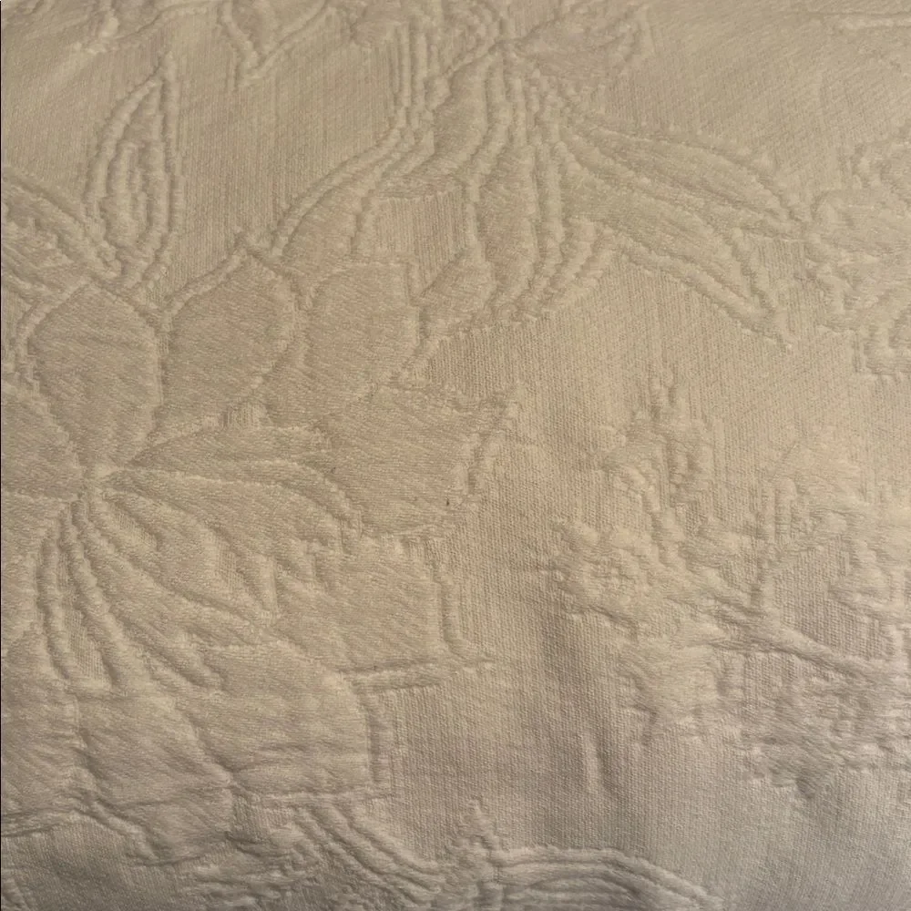 Land's End Matelasse floral Heavy Cotton Duvet Cover button tie White King Size